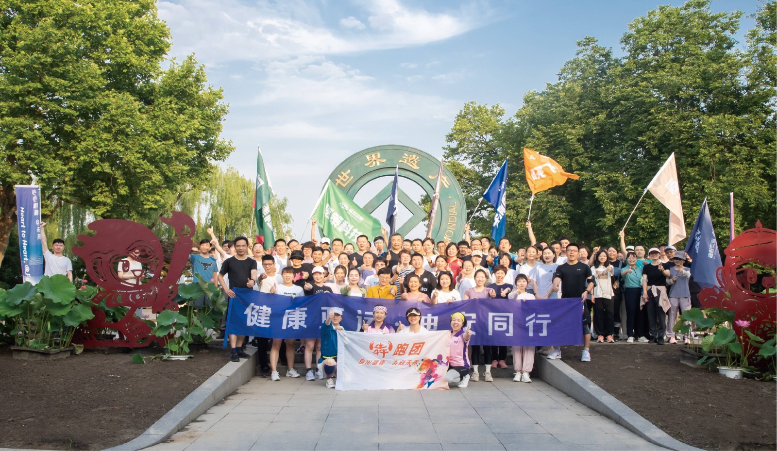 西湖合影.jpg
